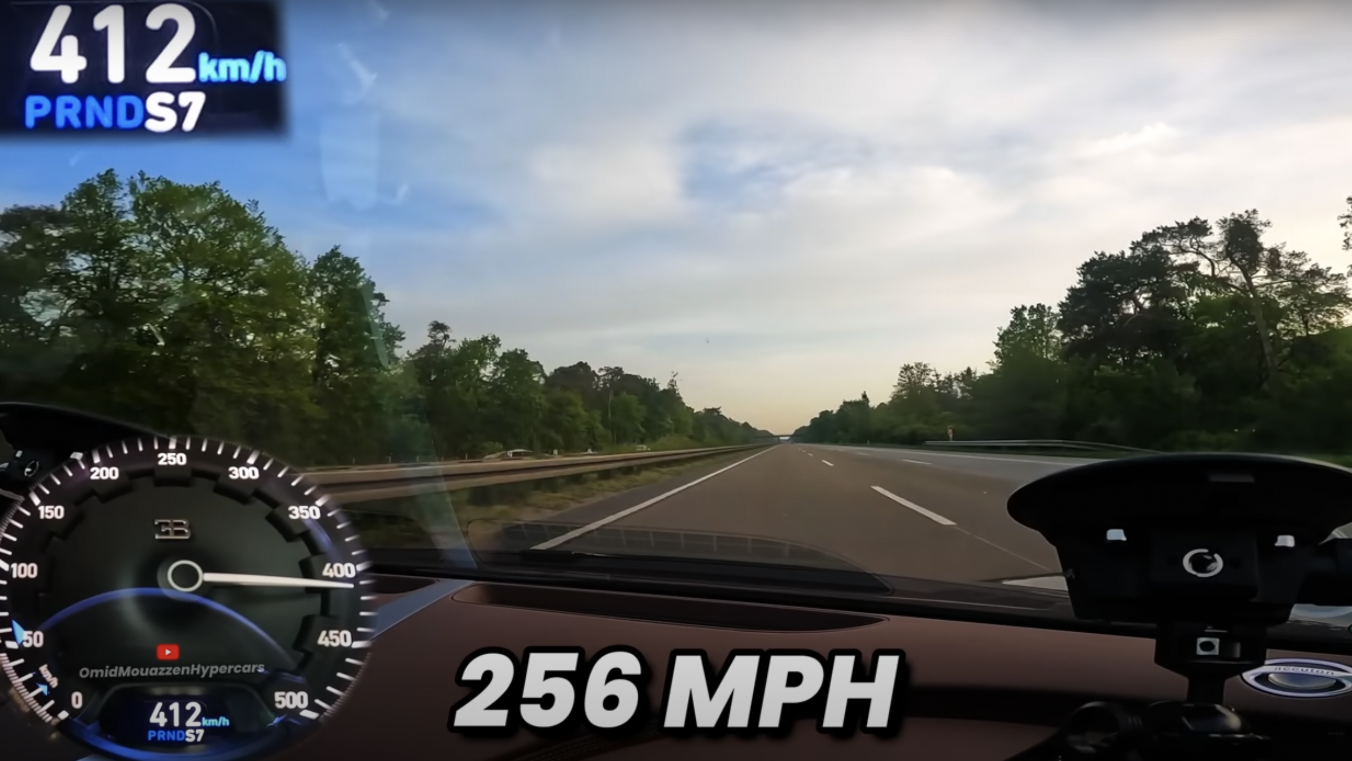 Bugatti Chiron hits 256mph on the autobahn
